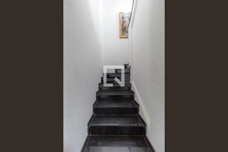 Escada Sala de casa para alugar com 3 quartos, 800m² em Vila Verde, São Paulo