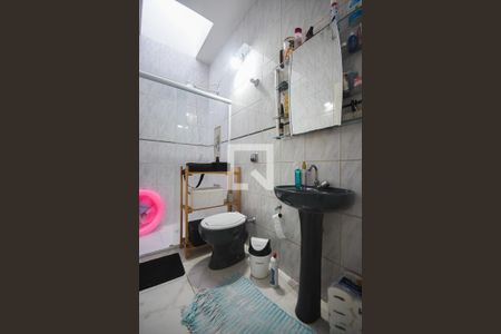 Casa à venda com 120m², 2 quartos e 2 vagas Casa à venda com 120m², 2 quartos e 2 vagasBanheiro