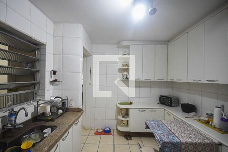 Casa à venda com 120m², 2 quartos e 2 vagas Casa à venda com 120m², 2 quartos e 2 vagasCozinha