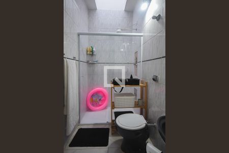 Casa à venda com 120m², 2 quartos e 2 vagas Casa à venda com 120m², 2 quartos e 2 vagasBanheiro