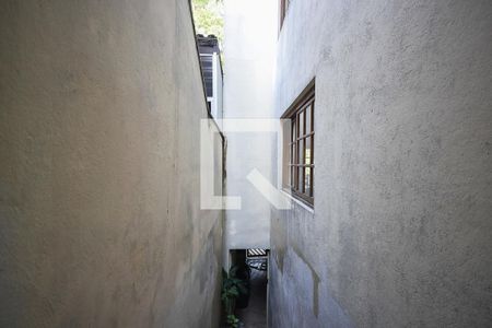 Casa à venda com 120m², 2 quartos e 2 vagas Casa à venda com 120m², 2 quartos e 2 vagasLateral