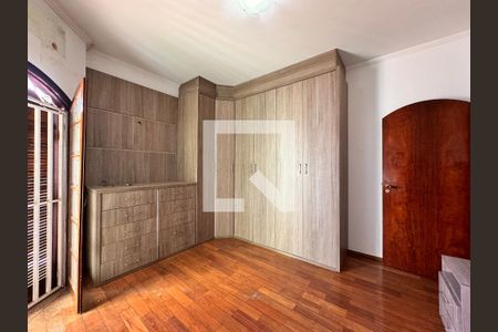 Suite  de casa à venda com 3 quartos, 220m² em Jardim Santo Antônio, Santo André