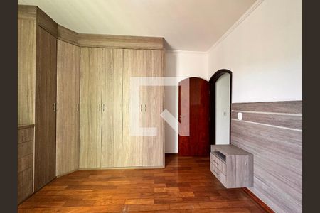 Suite  de casa para alugar com 3 quartos, 220m² em Jardim Santo Antônio, Santo André