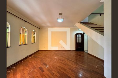 Sala de casa para alugar com 3 quartos, 220m² em Jardim Santo Antônio, Santo André