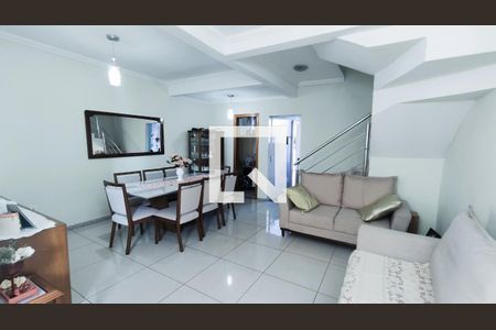 Sala de casa à venda com 3 quartos, 109m² em Heliópolis, Belo Horizonte