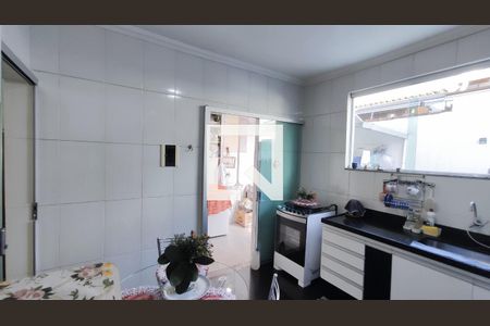 Cozinha de casa à venda com 3 quartos, 109m² em Heliópolis, Belo Horizonte