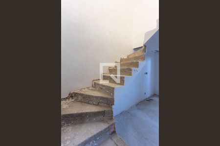 Escada de casa à venda com 3 quartos, 87m² em Santa Amelia, Belo Horizonte