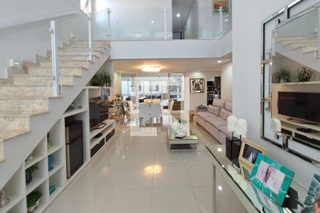 Casa de condomínio à venda com 305m², 4 quartos e 4 vagasSala