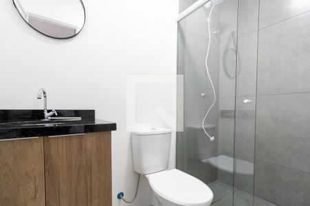 Banheiro de kitnet/studio para alugar com 1 quarto, 15m² em Boqueirão, Curitiba