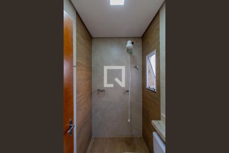 Banheiro Suíte 1 de casa de condomínio para alugar com 2 quartos, 65m² em Vila Ré, São Paulo