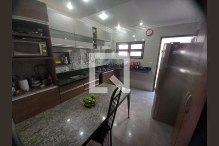 Casa à venda com 4 quartos, 185m² em Itaipu, Niterói