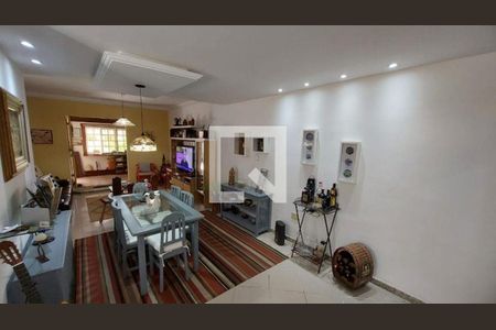 Casa à venda com 3 quartos, 268m² em Itaipu, Niterói