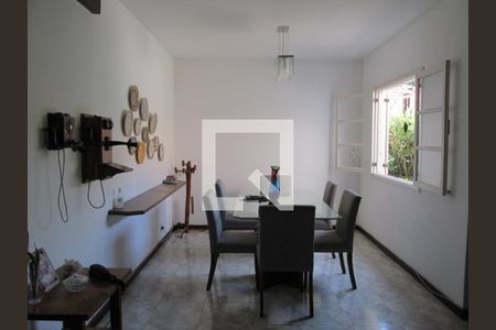Casa à venda com 3 quartos, 195m² em Pendotiba, Niterói