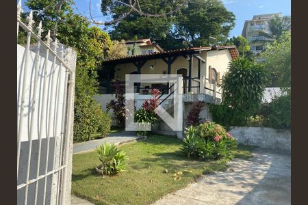 Casa à venda com 2 quartos, 110m² em Itaipu, Niterói