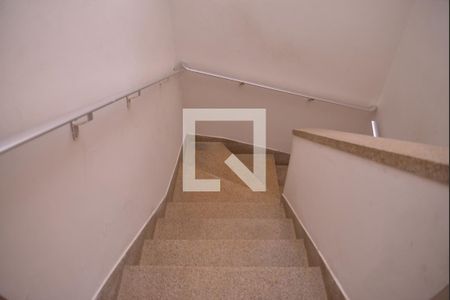 Escada de casa para alugar com 3 quartos, 129m² em Jardim Stella, Santo André