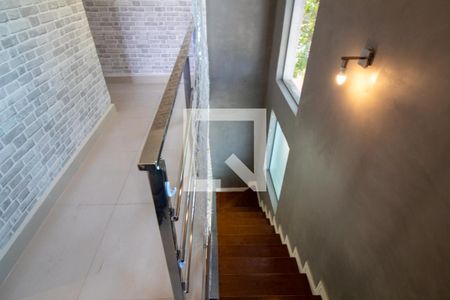 Escada de casa para alugar com 3 quartos, 250m² em Brooklin, São Paulo