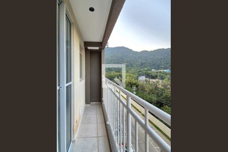 Sacada de apartamento para alugar com 3 quartos, 57m² em Camorim, Rio de Janeiro