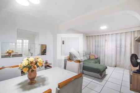 Sala de casa à venda com 4 quartos, 125m² em Santo Antônio, Osasco