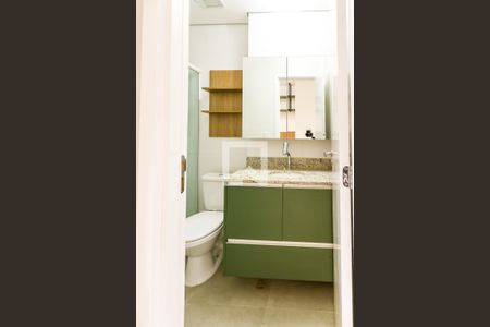 Banheiro de kitnet/studio para alugar com 1 quarto, 28m² em Prado Velho, Curitiba