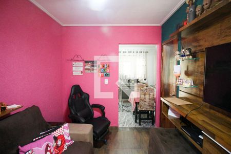 Sala de casa de condomínio à venda com 2 quartos, 110m² em Vila Carmosina, São Paulo