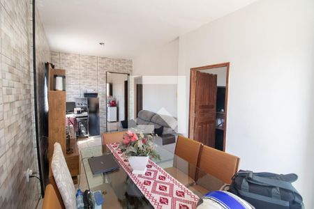 Casa à venda com 80m², 3 quartos e 3 vagasSala