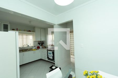 Casa para alugar com 320m², 3 quartos e 2 vagas Casa para alugar com 320m², 3 quartos e 2 vagasCozinha