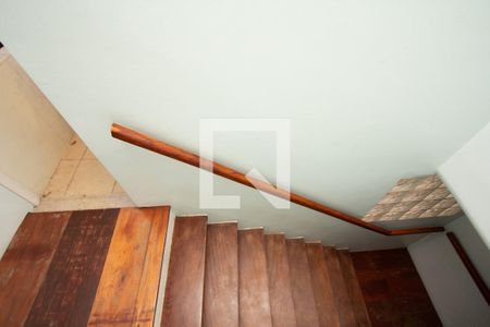 Casa para alugar com 320m², 3 quartos e 2 vagas Casa para alugar com 320m², 3 quartos e 2 vagasEscada