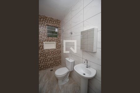 Banheiro de casa para alugar com 1 quarto, 40m² em Vila Zat, São Paulo