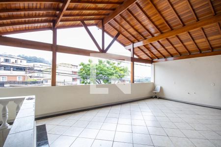 Casa à venda com 240m², 3 quartos e 2 vagas Casa à venda com 240m², 3 quartos e 2 vagasVaranda