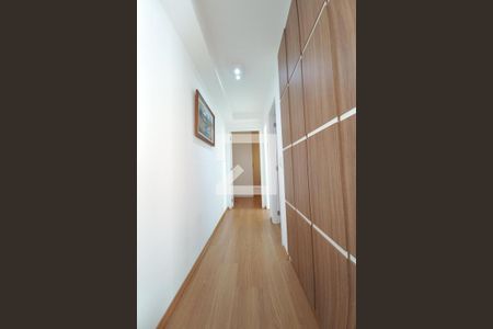 Corredor  de apartamento para alugar com 2 quartos, 61m² em Loteamento Chácara Prado, Campinas