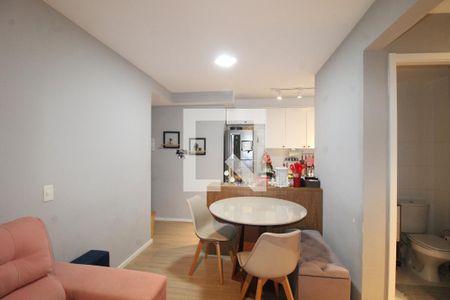 Sala/Cozinha e Área de Serviço de apartamento à venda com 2 quartos, 45m² em Vila Penteado, São Paulo