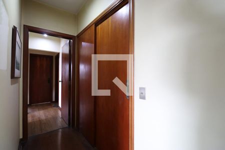 Corredor de apartamento à venda com 3 quartos, 166m² em Vila Ipojuca, São Paulo