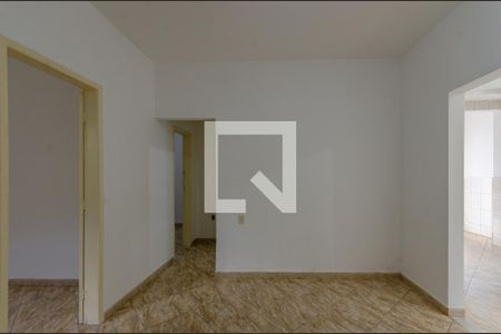 Casa para alugar com 100m², 2 quartos e 2 vagasSala