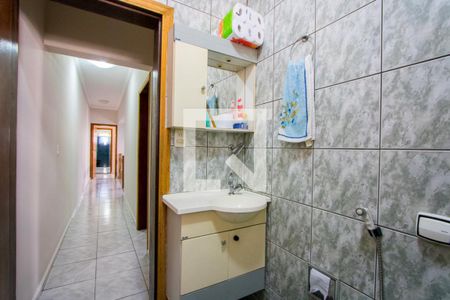 Casa à venda com 174m², 3 quartos e 2 vagas Casa à venda com 174m², 3 quartos e 2 vagasBanheiro social