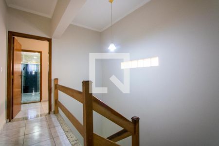 Casa à venda com 174m², 3 quartos e 2 vagas Casa à venda com 174m², 3 quartos e 2 vagasCorredor