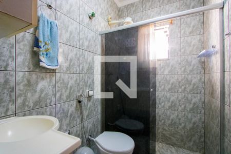 Casa à venda com 174m², 3 quartos e 2 vagas Casa à venda com 174m², 3 quartos e 2 vagasBanheiro social