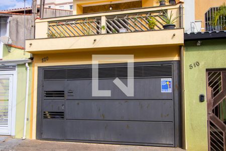 Casa à venda com 174m², 3 quartos e 2 vagas Casa à venda com 174m², 3 quartos e 2 vagasFachada