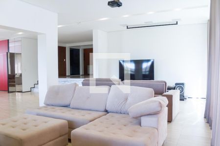 Casa de condomínio à venda com 700m², 4 quartos e 5 vagasSala de TV