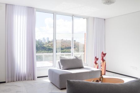 sala de visitas 1 de casa de condomínio à venda com 4 quartos, 700m² em Vila Castela, Nova Lima