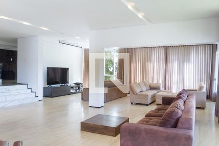 Sala de TV de casa de condomínio à venda com 4 quartos, 700m² em Vila Castela, Nova Lima