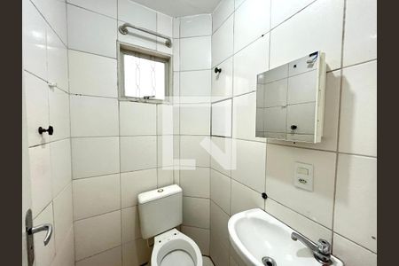 Banheiro  de casa para alugar com 1 quarto, 55m² em Vila Guarani (z Sul), São Paulo