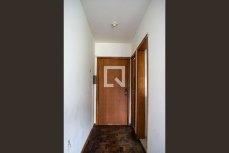 Corredor  de apartamento à venda com 1 quarto, 27m² em Menino Deus, Porto Alegre