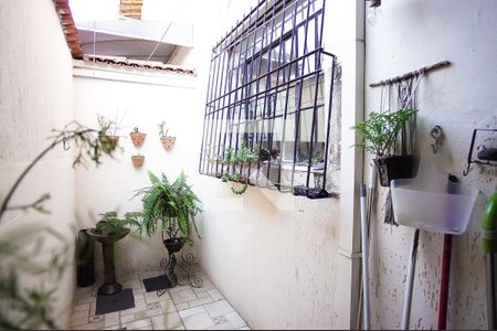 Casa de condomínio à venda com 117m², 4 quartos e 2 vagas Casa de condomínio à venda com 117m², 4 quartos e 2 vagasÁrea Externa