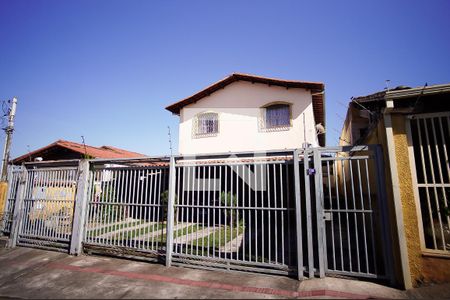 Casa de condomínio à venda com 117m², 4 quartos e 2 vagas Casa de condomínio à venda com 117m², 4 quartos e 2 vagasFachada