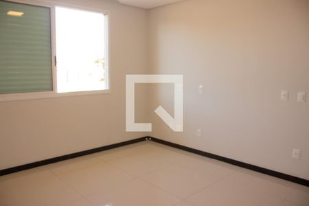 Sala 2 de casa de condomínio à venda com 3 quartos, 250m² em Camilo Alves, Contagem