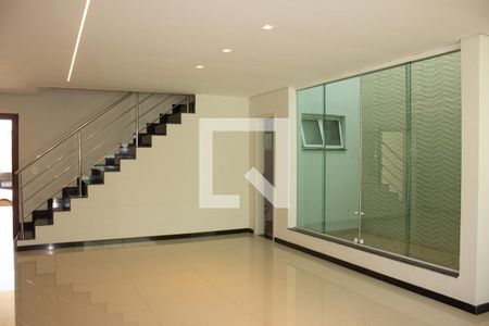 Sala 1 de casa de condomínio à venda com 3 quartos, 250m² em Camilo Alves, Contagem