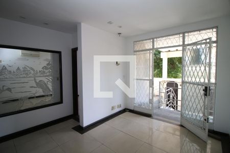 Sala de casa à venda com 3 quartos, 220m² em Brás de Pina, Rio de Janeiro