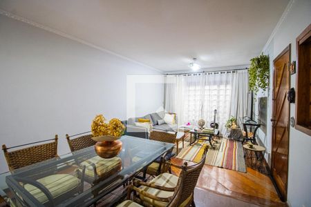 Casa à venda com 260m², 4 quartos e 6 vagasSala