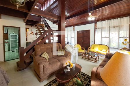 Sala de casa para alugar com 6 quartos, 360m² em Piratininga, Niterói