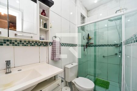 Banheiro da Suíte de apartamento para alugar com 3 quartos, 90m² em Passo da Areia, Porto Alegre